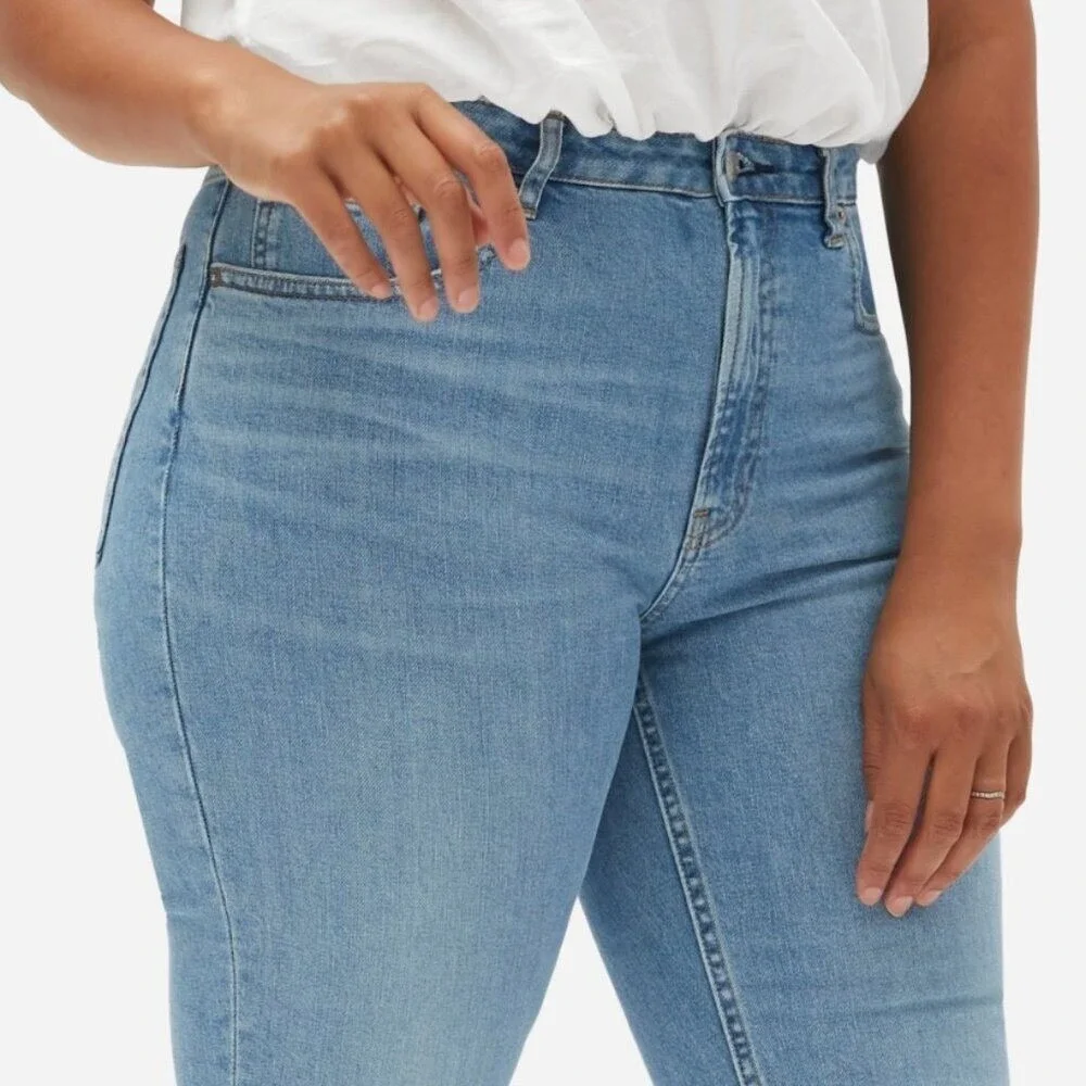 NWT EVERLANE The Curvy Women's 33 Cheeky Straight Light Wash Ankle Jean